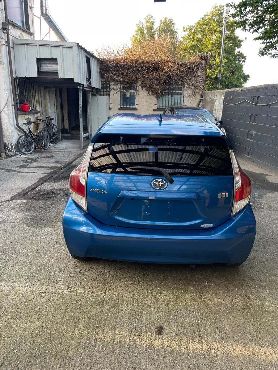 2015 Toyota Aqua push button hybrid auto 86k km - Image 6