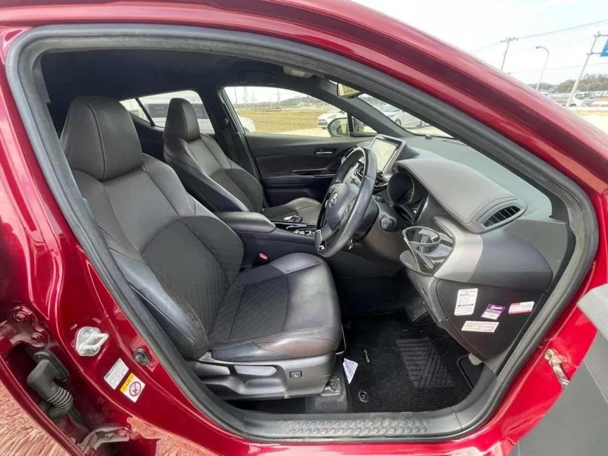Toyota C-HR G Leather seats - Image 4