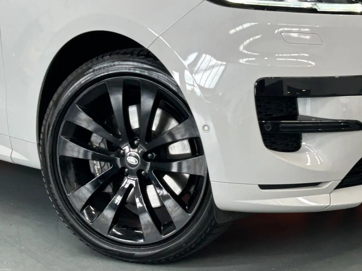 Land Rover Range Rover Sport DYNAMIC SE - Image 4