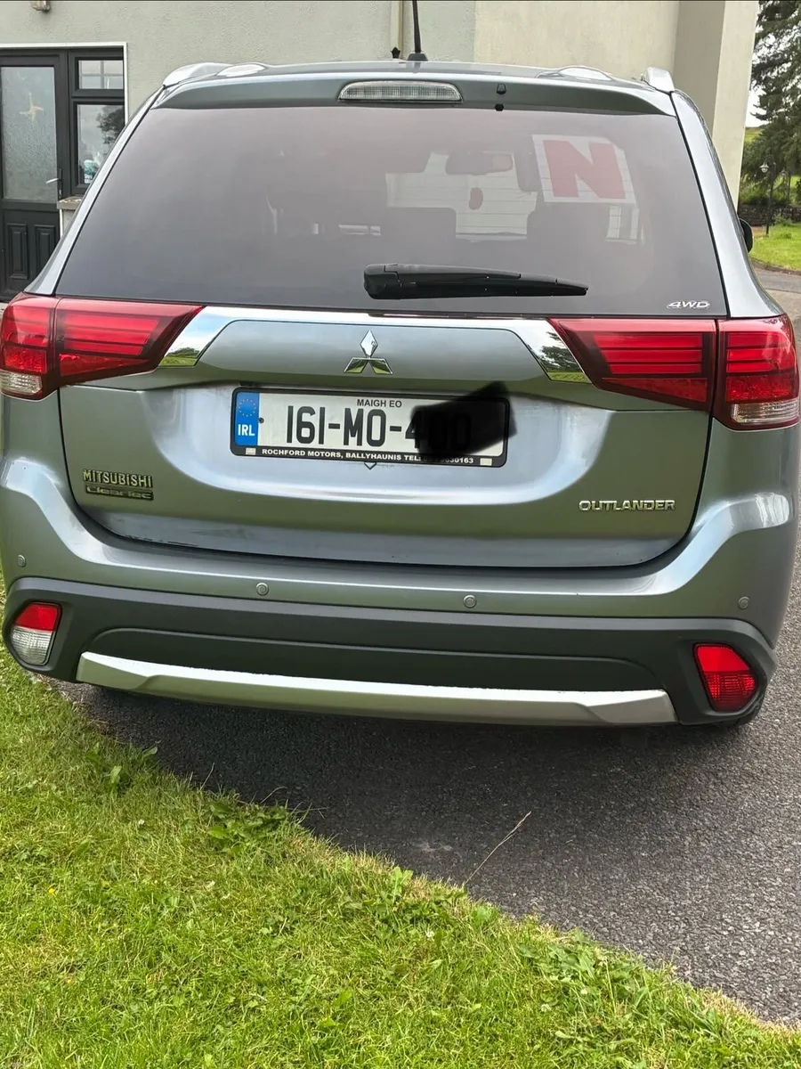 2016 Mitsubishi outlander - Image 4