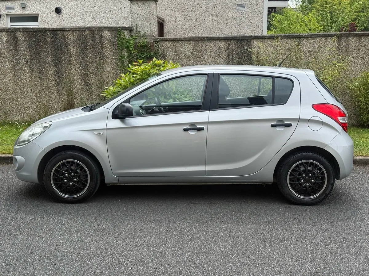 12 Hyundai i20 148k kms NEW NCT 06/27 - Image 2