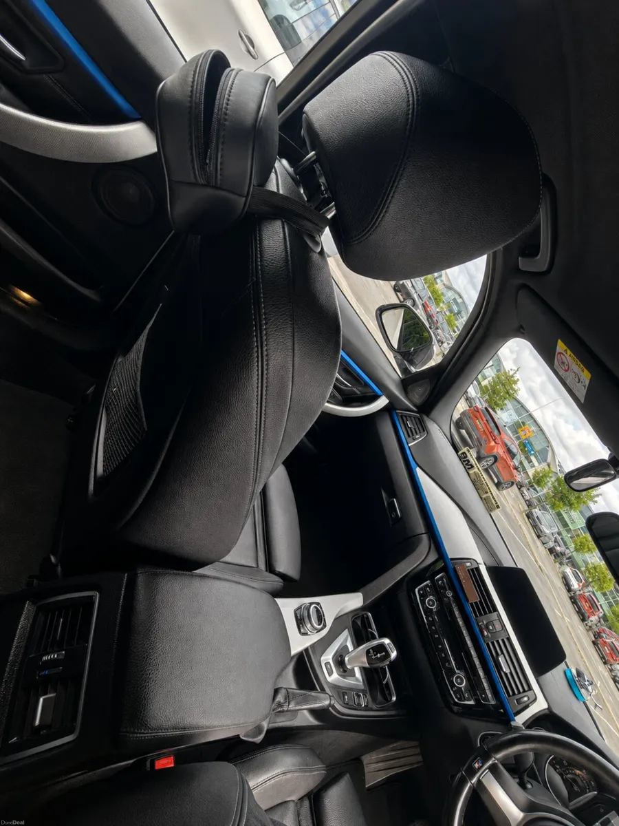 2018 BMW 330e M Sport  Plug in Hybrid - Image 5