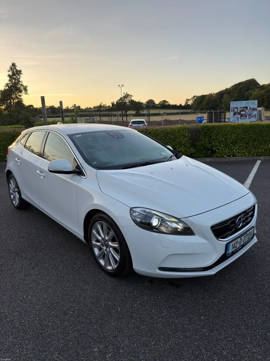 Volvo V40 1.6Diesel, NewNct, HightSpec, LowMileage - Image 4