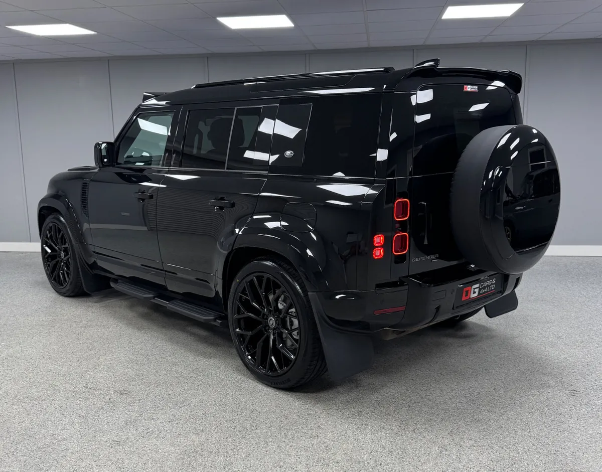 2023 Land Rover Defender 110 X-Dynamic HSE P400E - Image 5