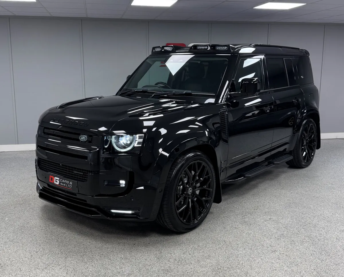 2023 Land Rover Defender 110 X-Dynamic HSE P400E - Image 3