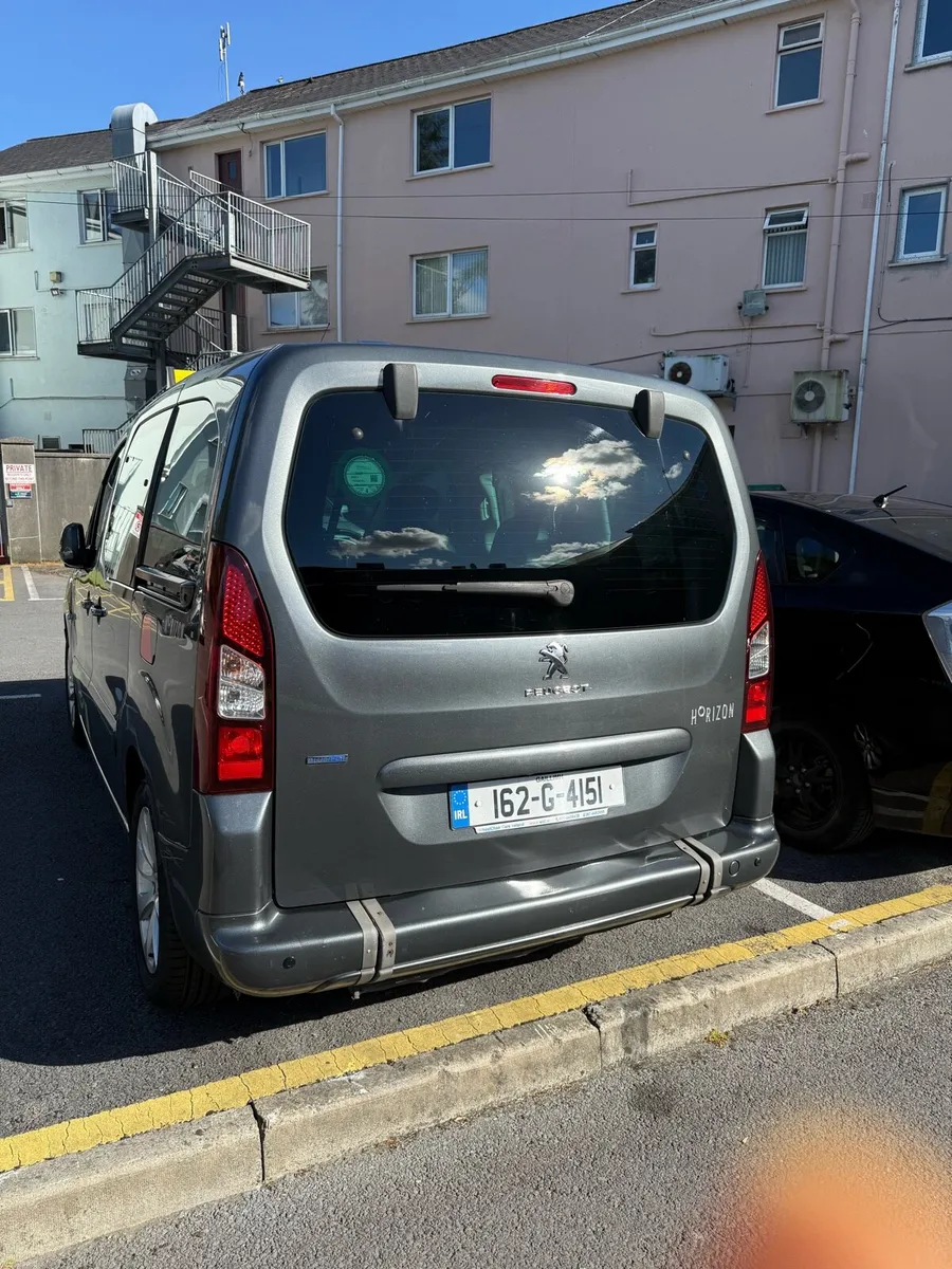 Taxi - Image 3