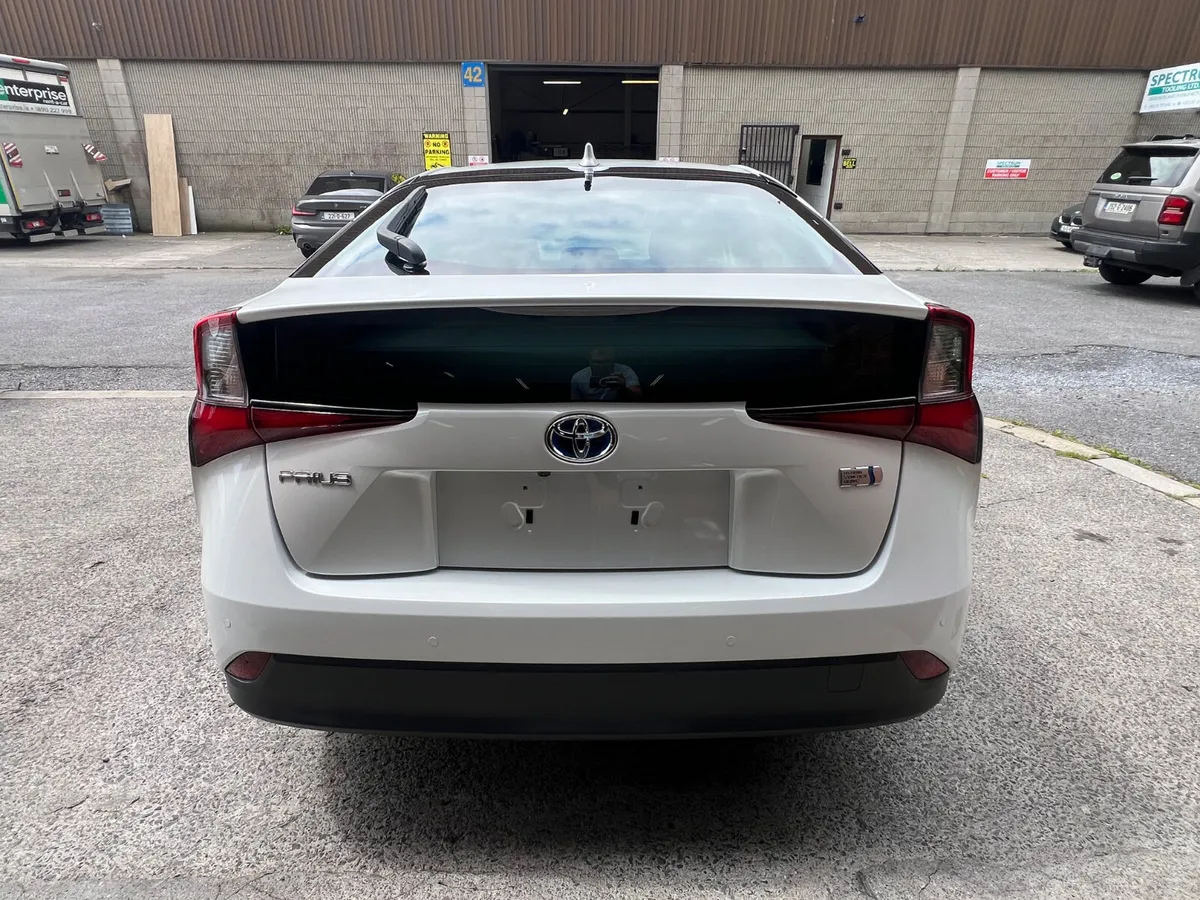 Toyota Prius 1.8L Hybrid 2022 - Image 2