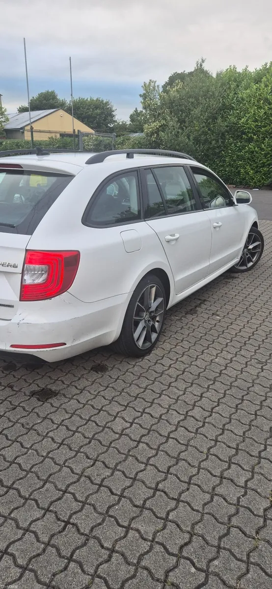 Skoda Superb 2014 - Image 4