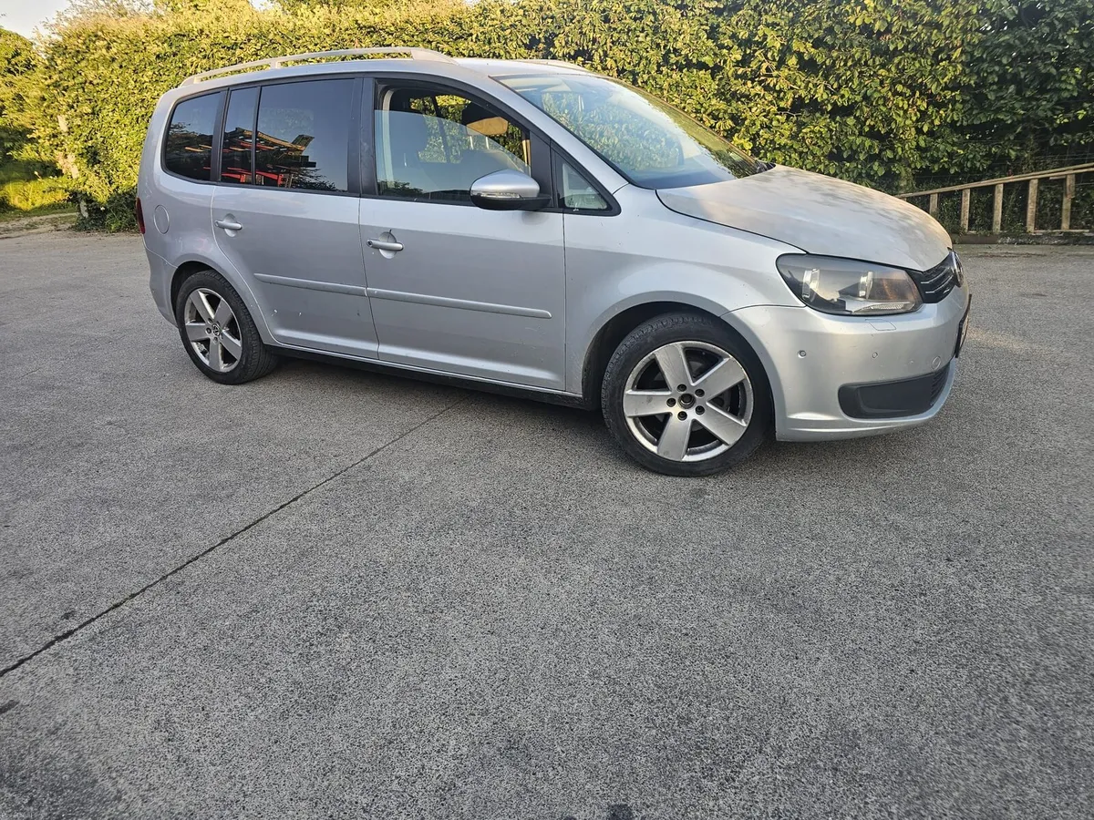 2013 Volkswagen Touran - Image 2