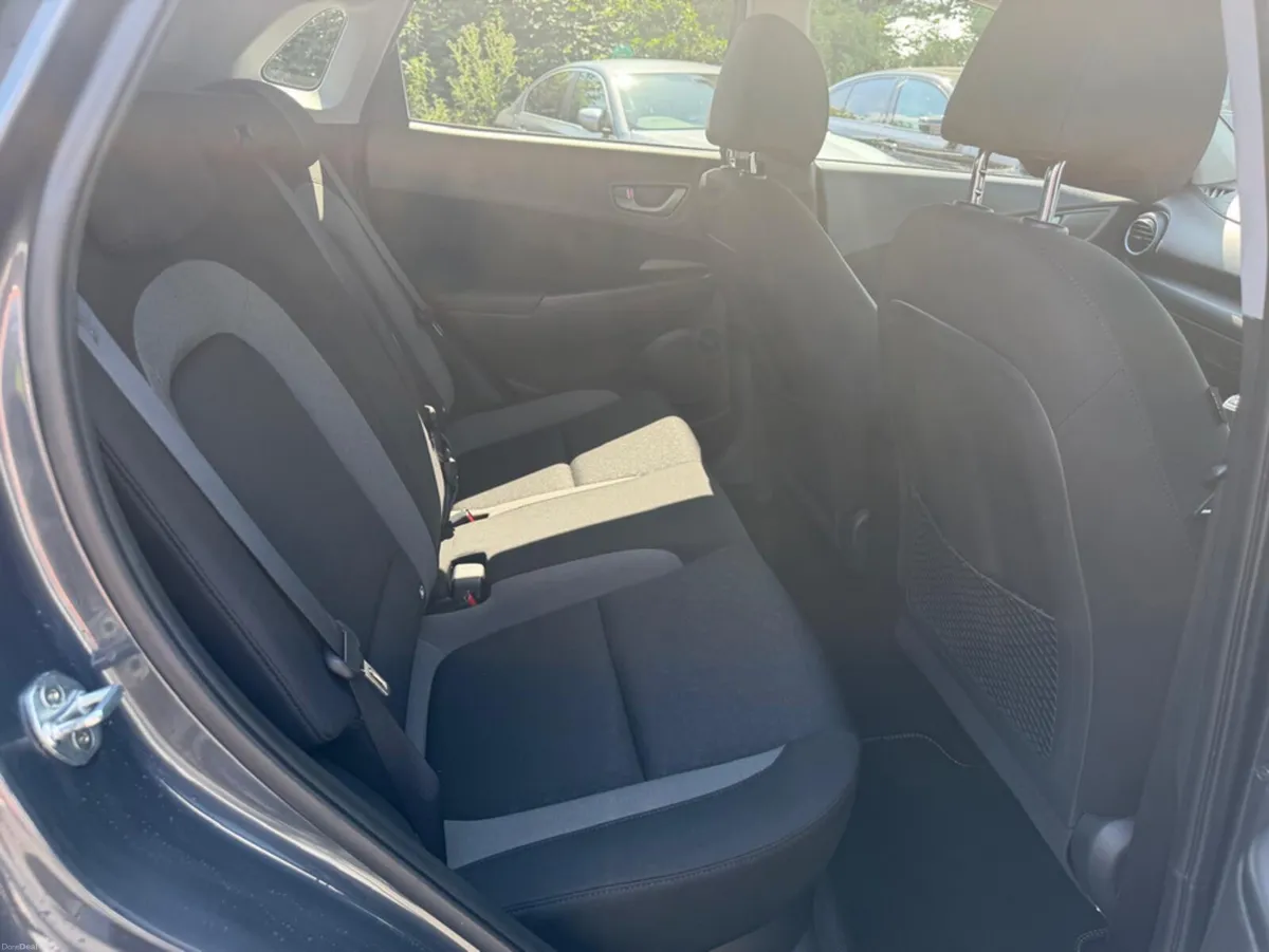 Hyundai KONA KAUAI 2WD EXECUTIVE TWO TONE 5DR - Image 5
