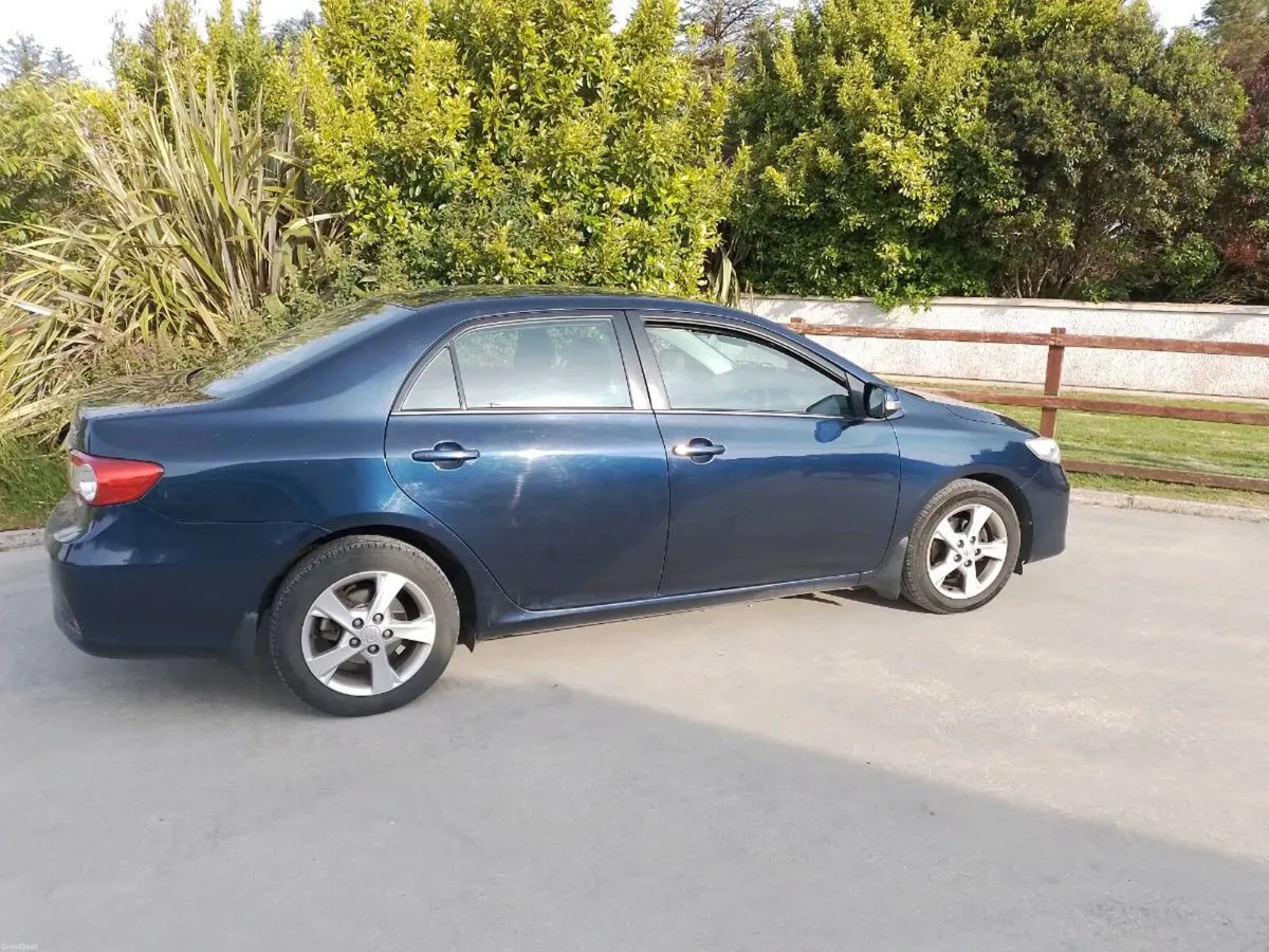 2011 Toyota Corrolla 1.4 diesel saloon - Image 3