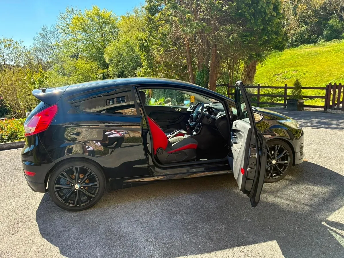 2015 Ford Fiesta Zetec S Black Edition EcoBoost - Image 4