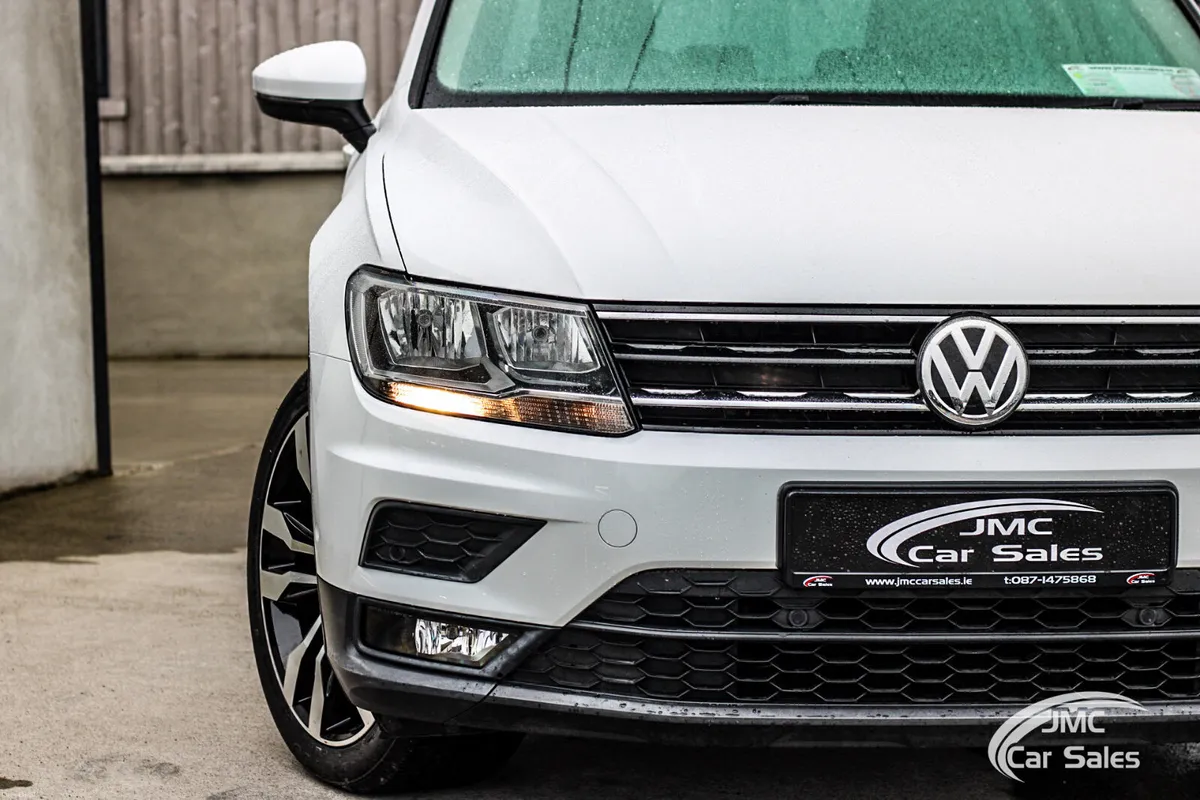 2018 VOLKSWAGEN TIGUAN PAN ROOF - Image 4