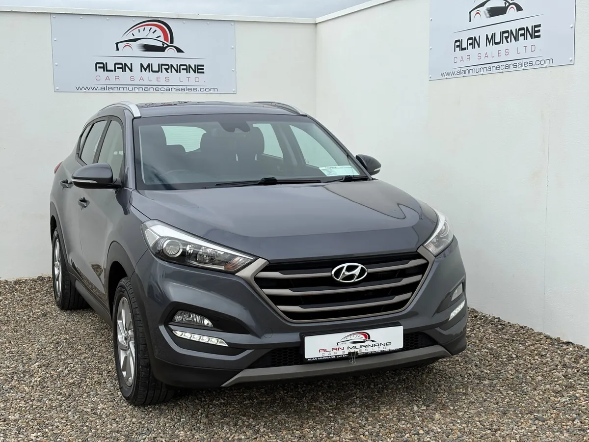 HYUNDAI TUCSON SE NAV 2017 *1 OWNER* - Image 4