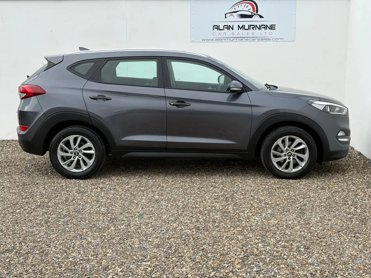 HYUNDAI TUCSON SE NAV 2017 *1 OWNER* - Image 3