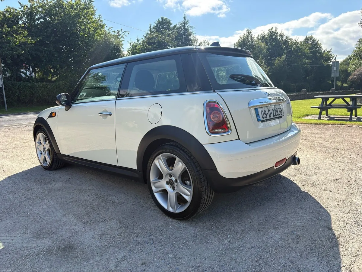 Mini Cooper - Image 2