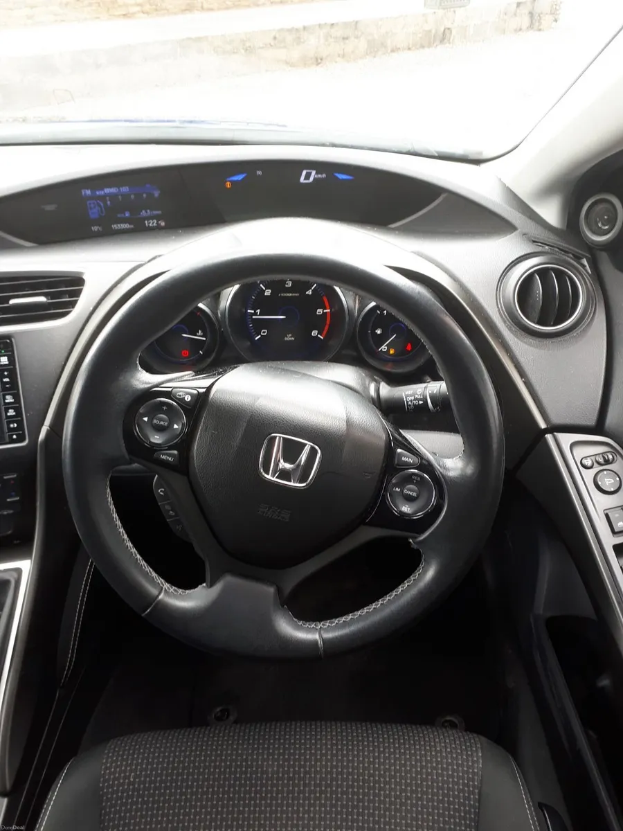 Honda Civic 2017 - Image 2