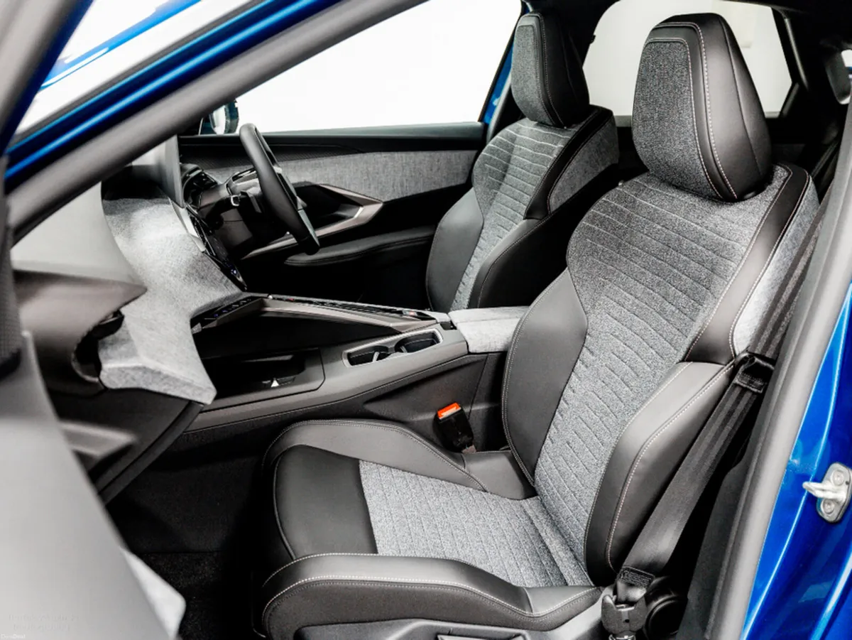 Peugeot 3008 Allure Hybrid Auto 145HP - Image 6