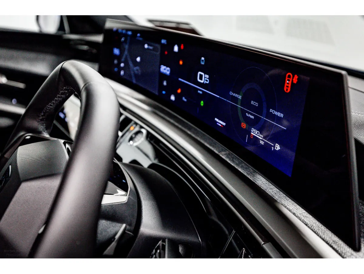 Peugeot 3008 Allure Hybrid Auto 145HP - Image 4