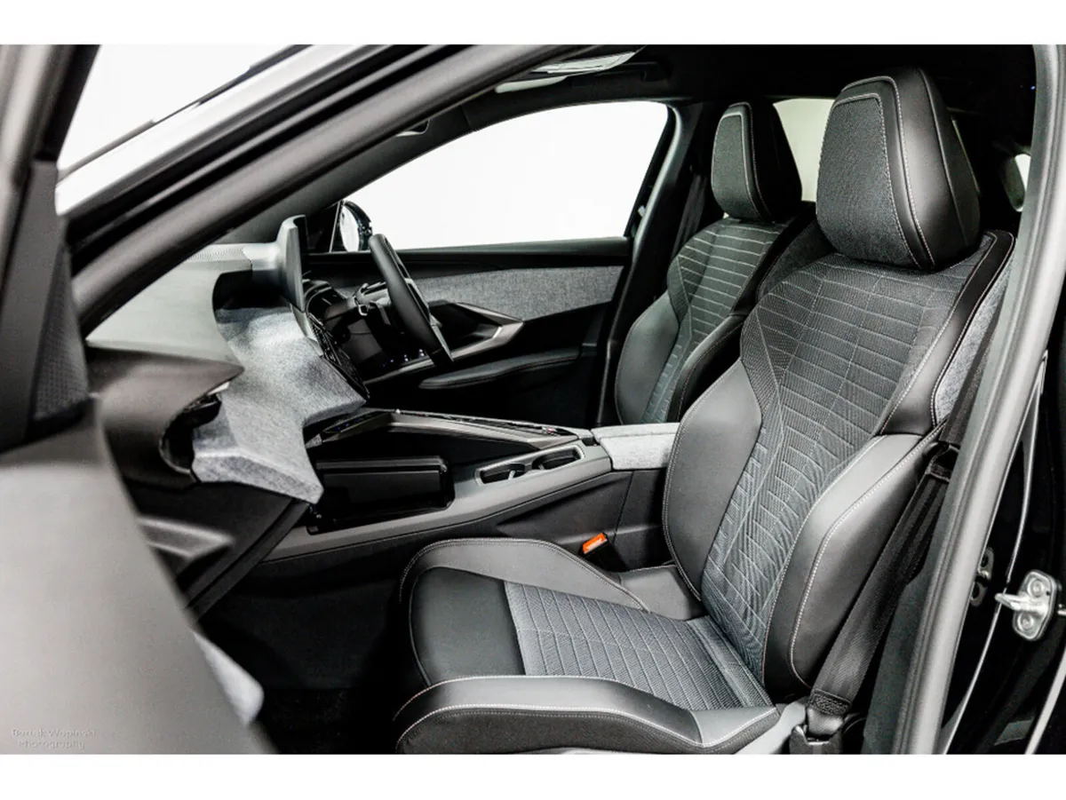 Peugeot 3008 Allure Hybrid Auto 145HP - Image 5