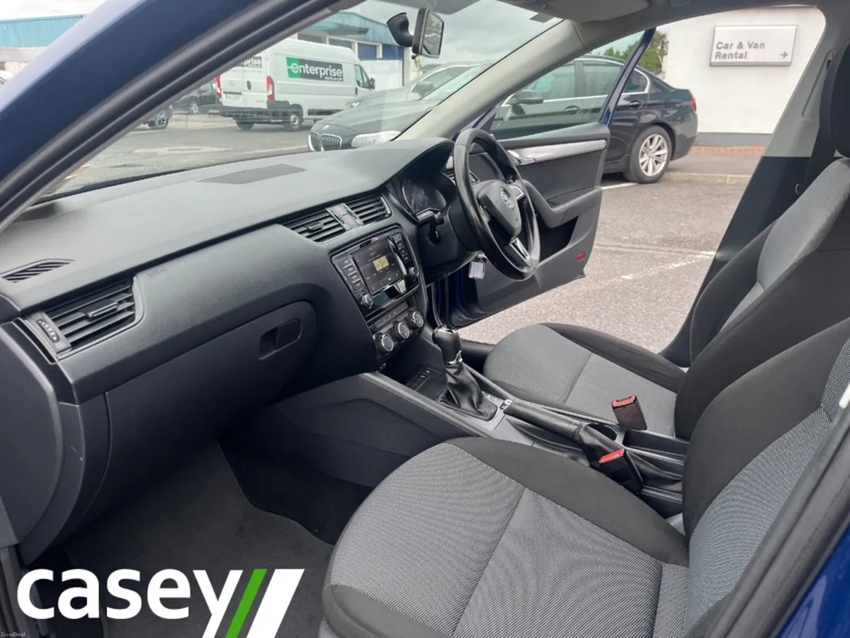 Skoda Octavia 1.6 TDI S 110PS 5DR AU AUTO - Image 3
