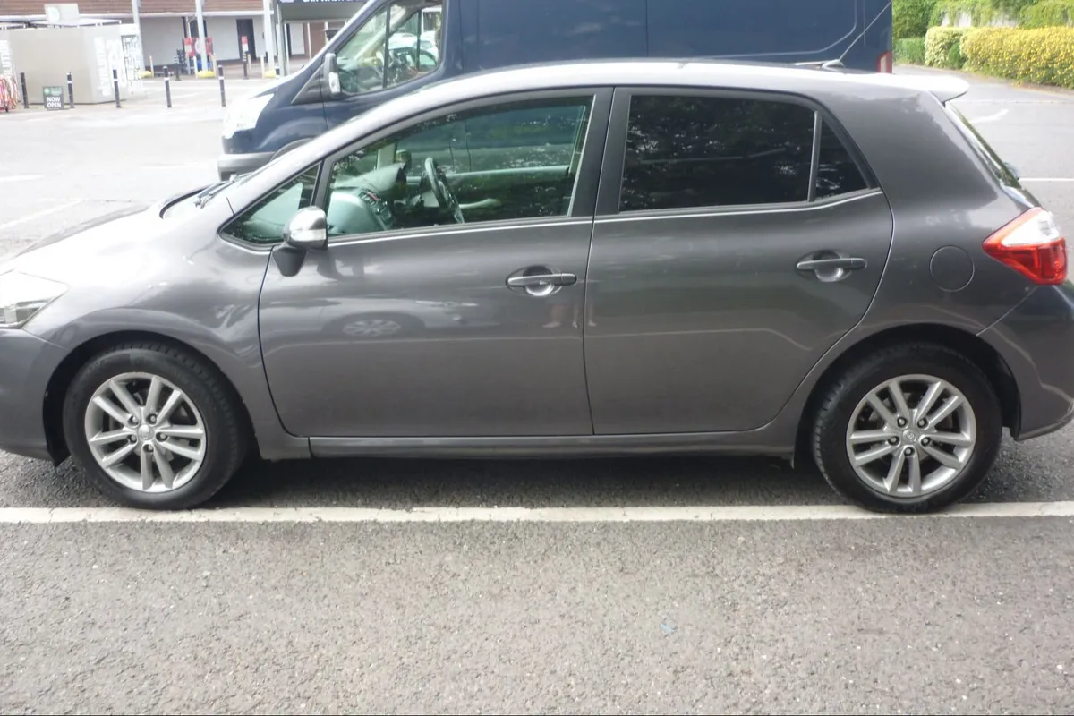 Toyota Auris 2011 - Image 3