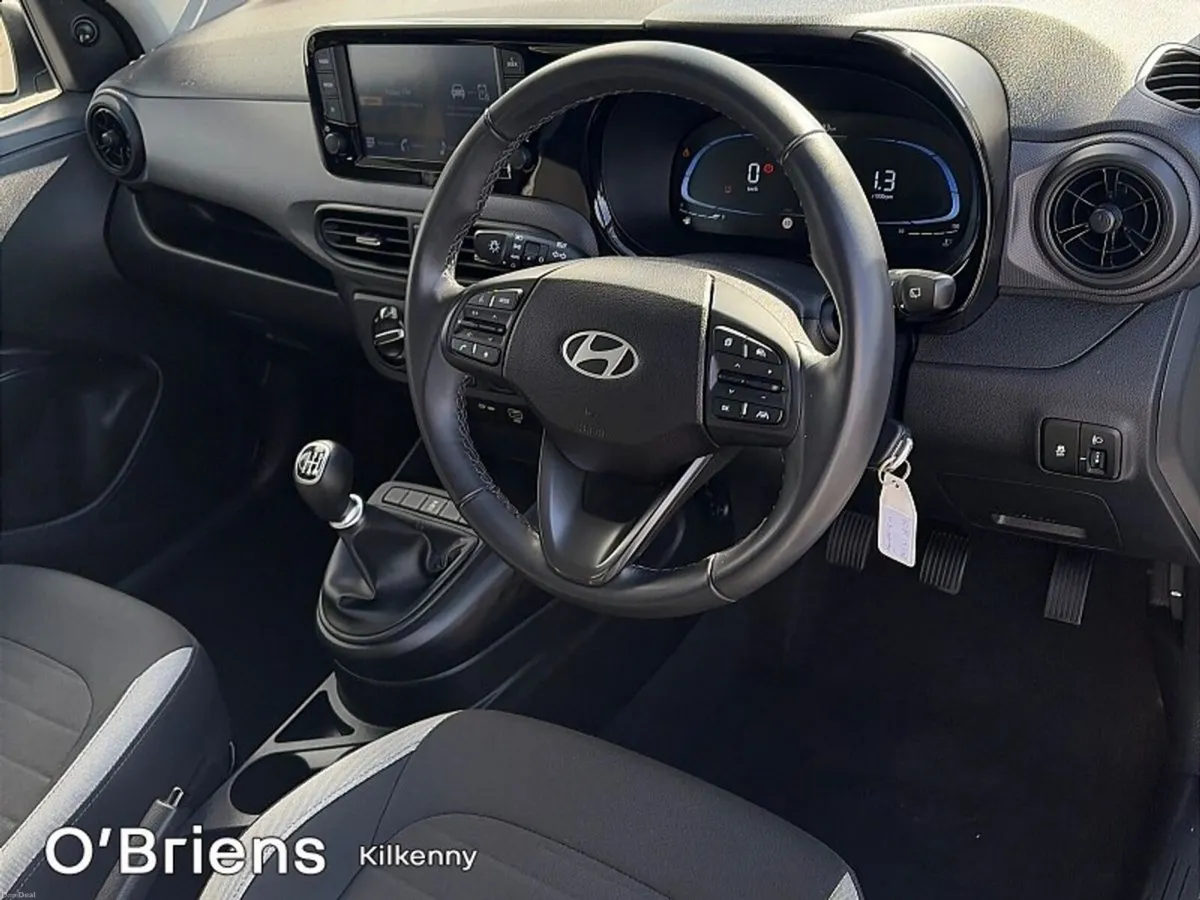 Hyundai i10 CLASSIC 1.0 5DR *1 OWNER - PRISTINE CA - Image 5