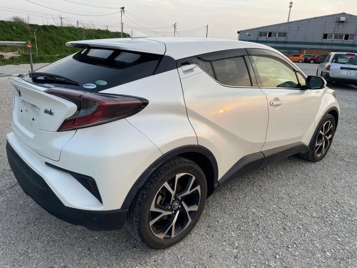 Toyota C-HR G Leather seats - Image 2
