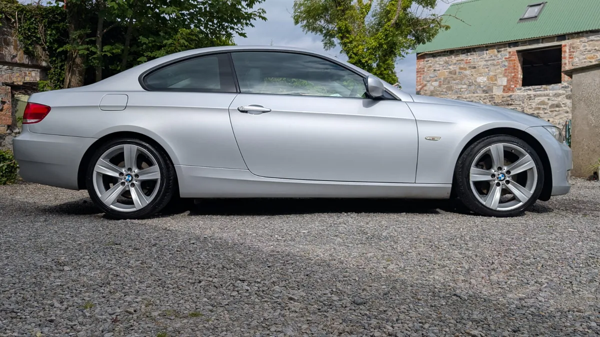 2010 BMW 320D SE Highline - Image 2