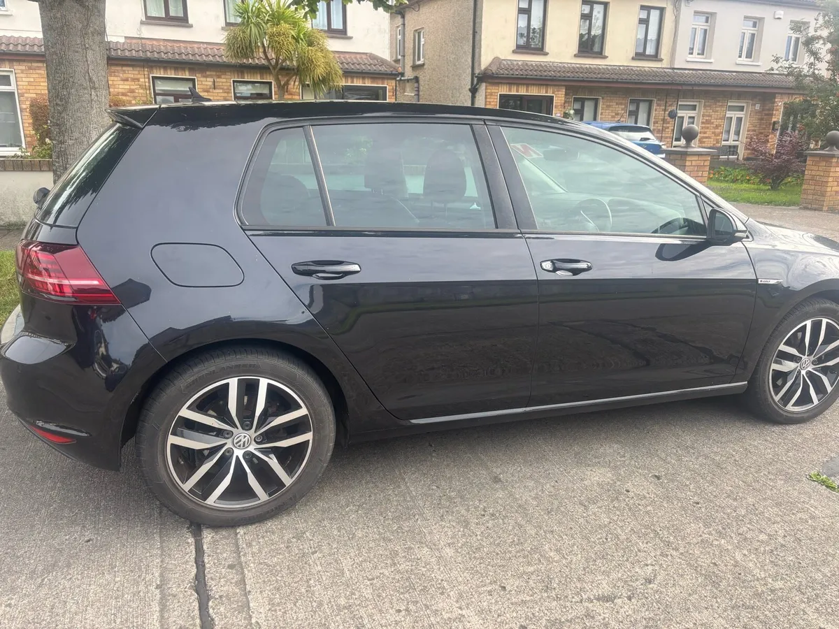 Volkswagen e golf - Image 4
