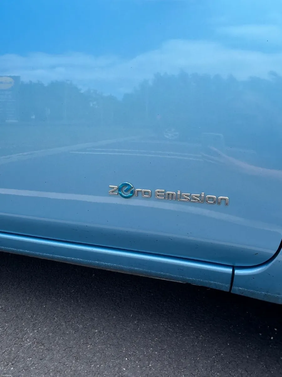 Nissan Leaf  E Tekna 5 Door 2015 - Image 2