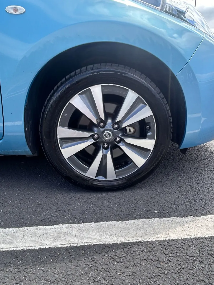 Nissan Leaf  E Tekna 5 Door 2015 - Image 3