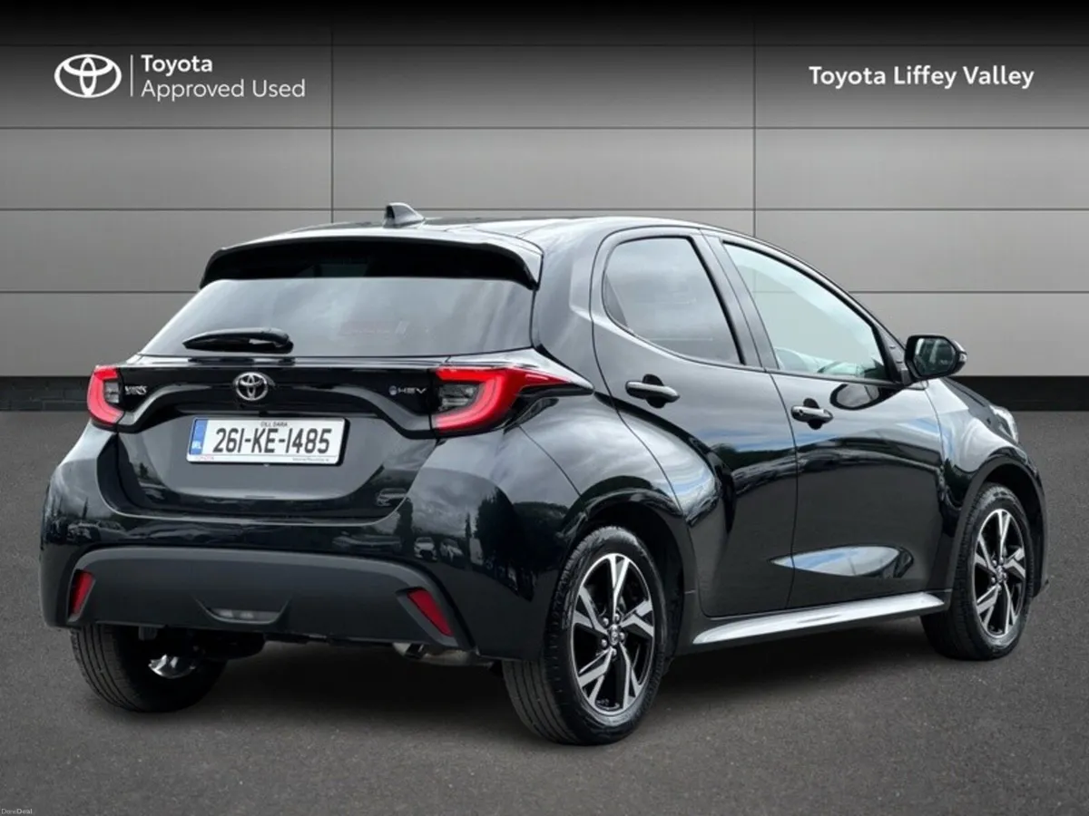 Toyota Yaris YARIS HYBRID LUNASPORT - Image 2