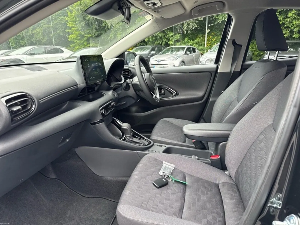 Toyota Yaris YARIS HYBRID LUNASPORT - Image 6