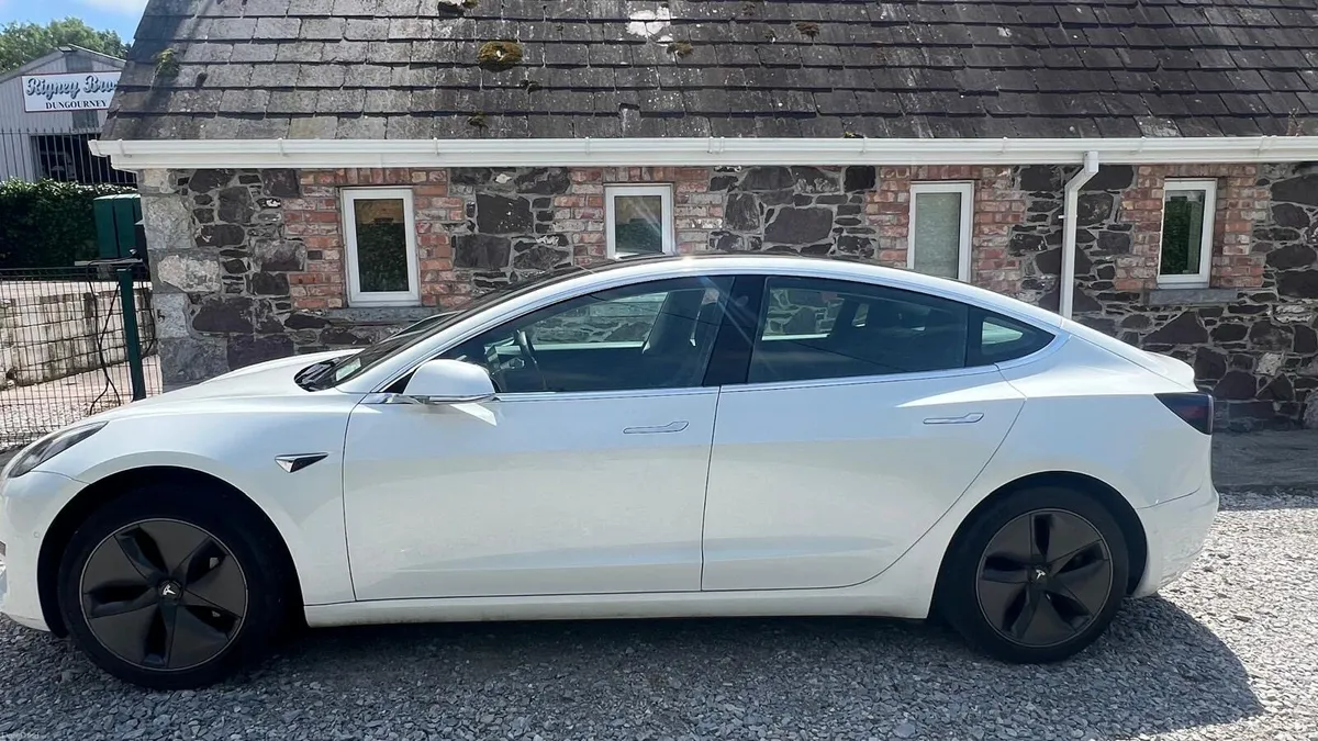 Tesla Model 3 2019 - Image 2