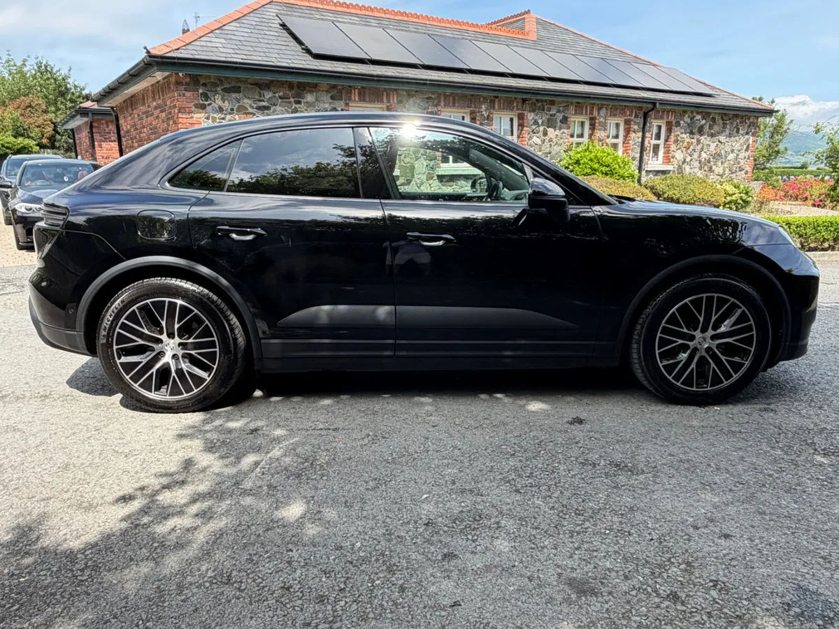 2025 Porsche Macan EV - Image 6
