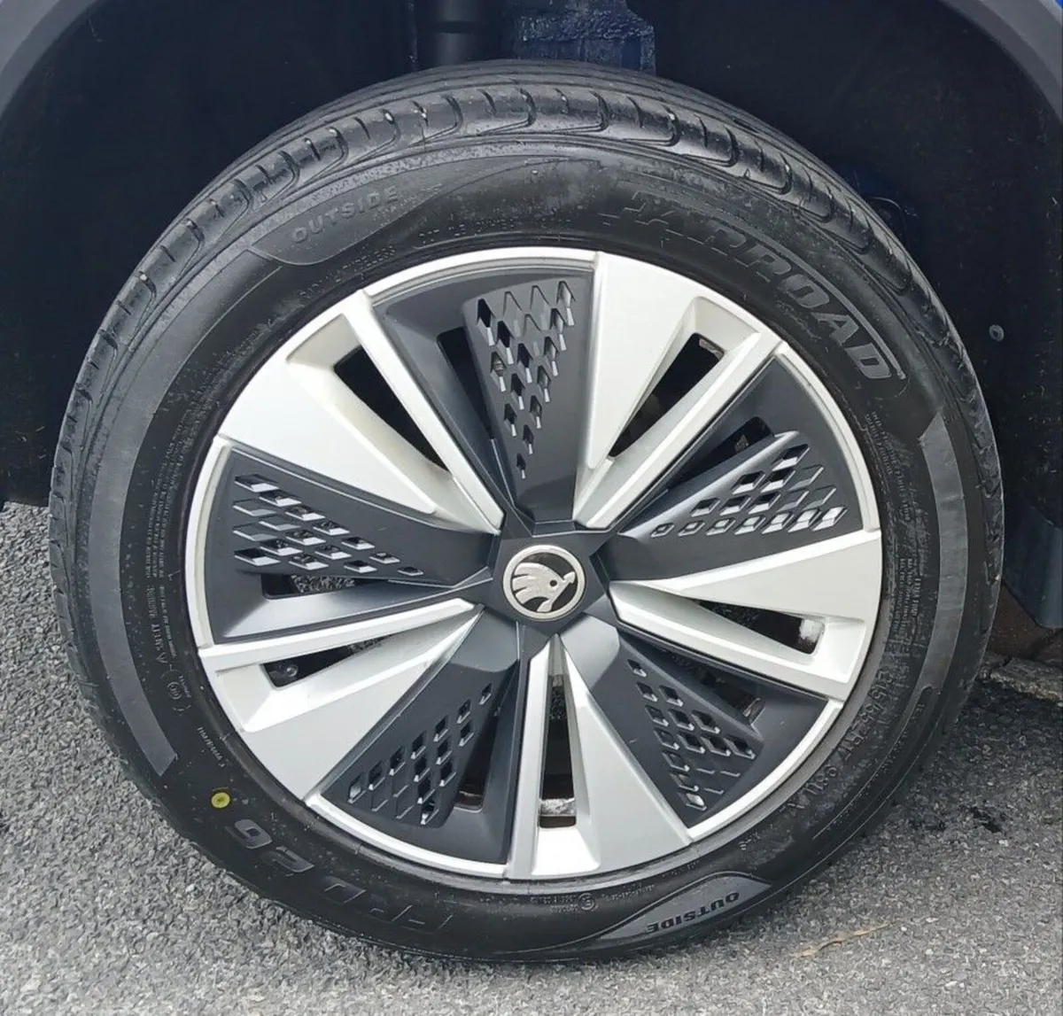 Skoda Karoq Ambition 2.0TDI 115HP **PARKING SENSOR - Image 4