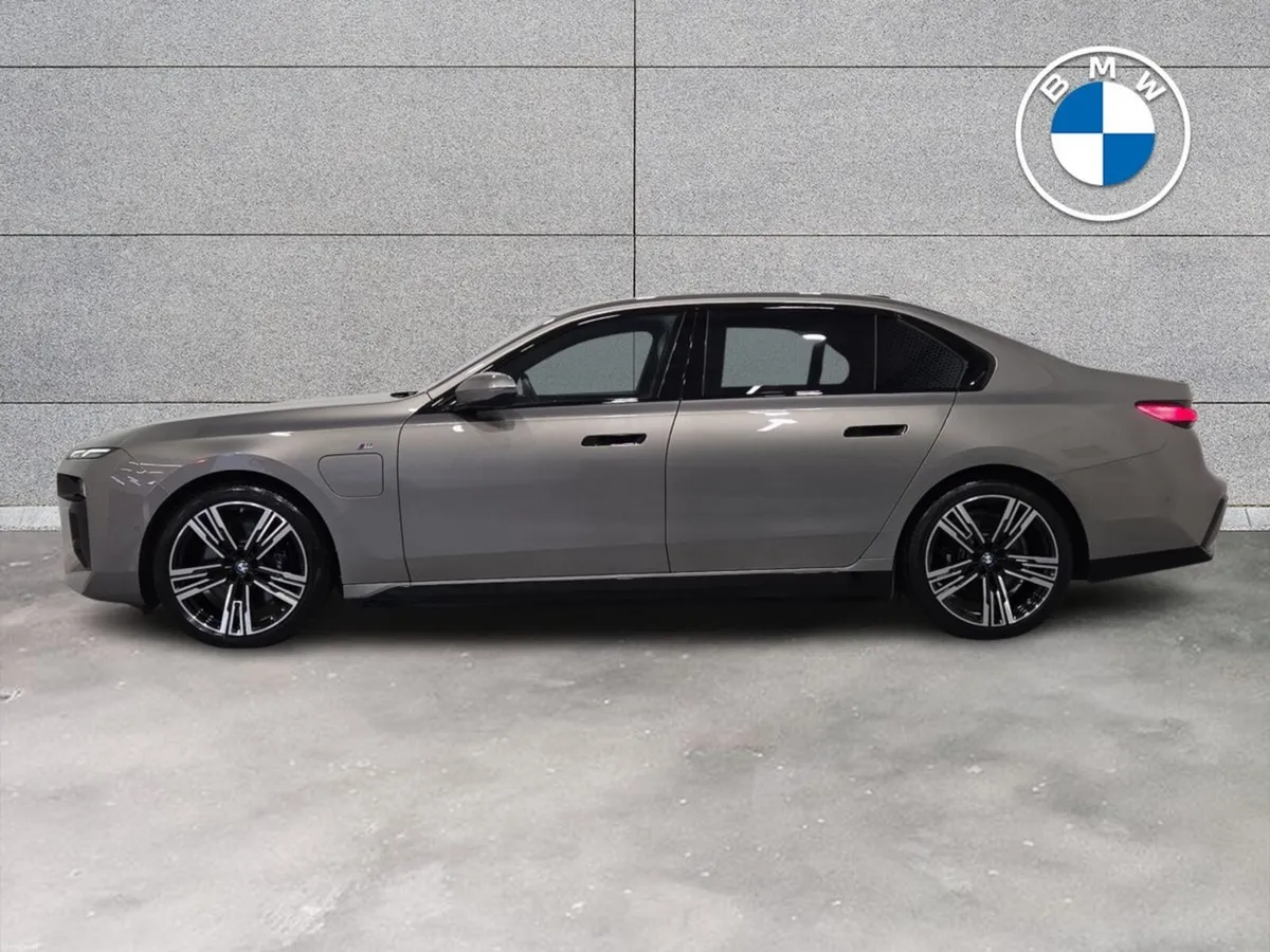 BMW 7-Series 750 7AMC 4DR AUTO - Image 3