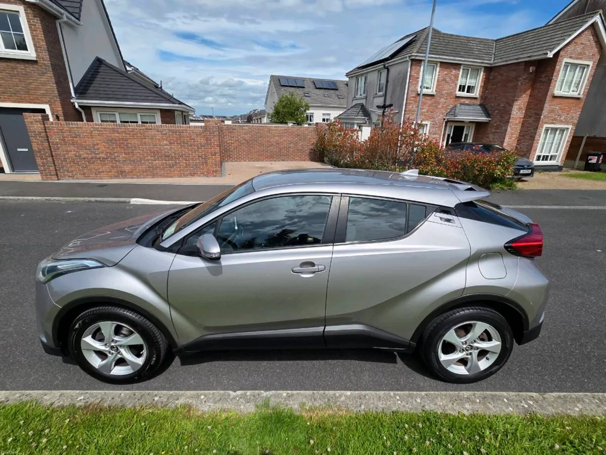 Toyota C-hr 1.2T Luna 4DR, 2017 - Image 4