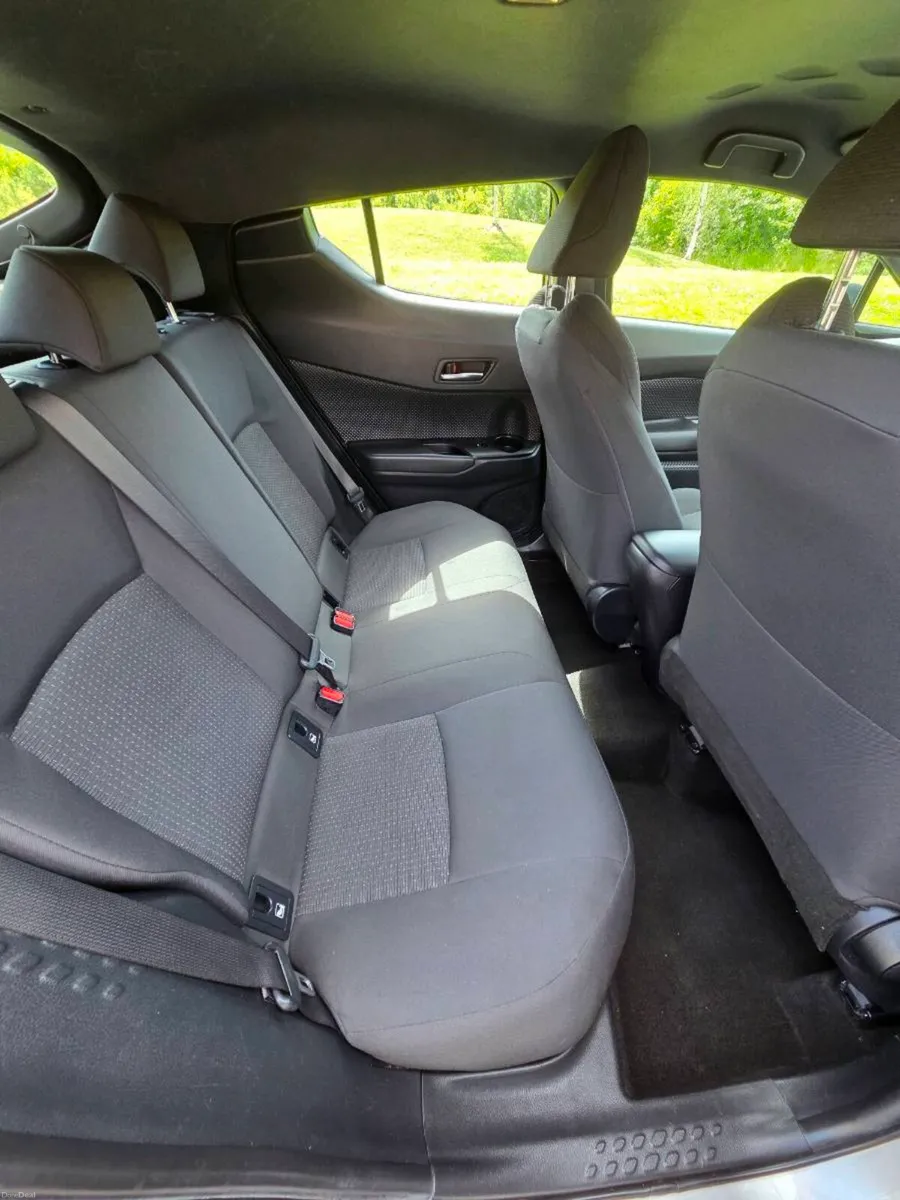 Toyota C-hr 1.2T Luna 4DR, 2017 - Image 6