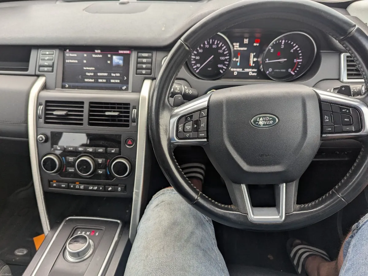 Land Rover Discovery Sport 2016 - Image 2