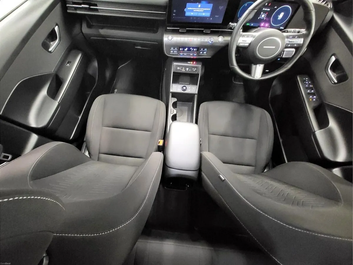 Hyundai KONA 1.6 HYBRID Elegance Auto  €99 per wee - Image 4