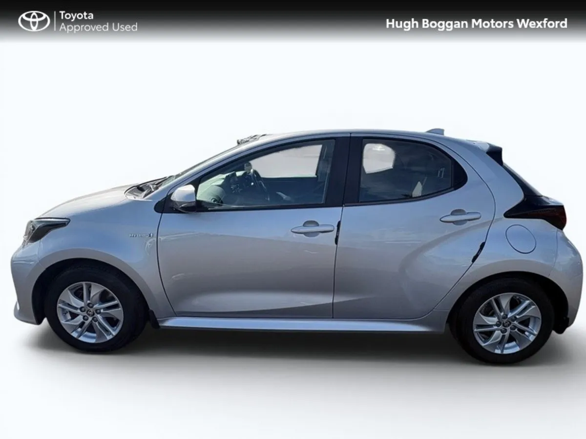 Toyota Yaris HYBRID LUNA 4DR AUTOMATIC - Image 4
