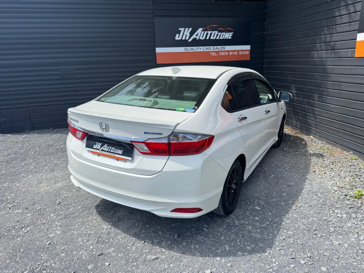 Honda Grace 1.5 HYBRID AUTO - Image 4