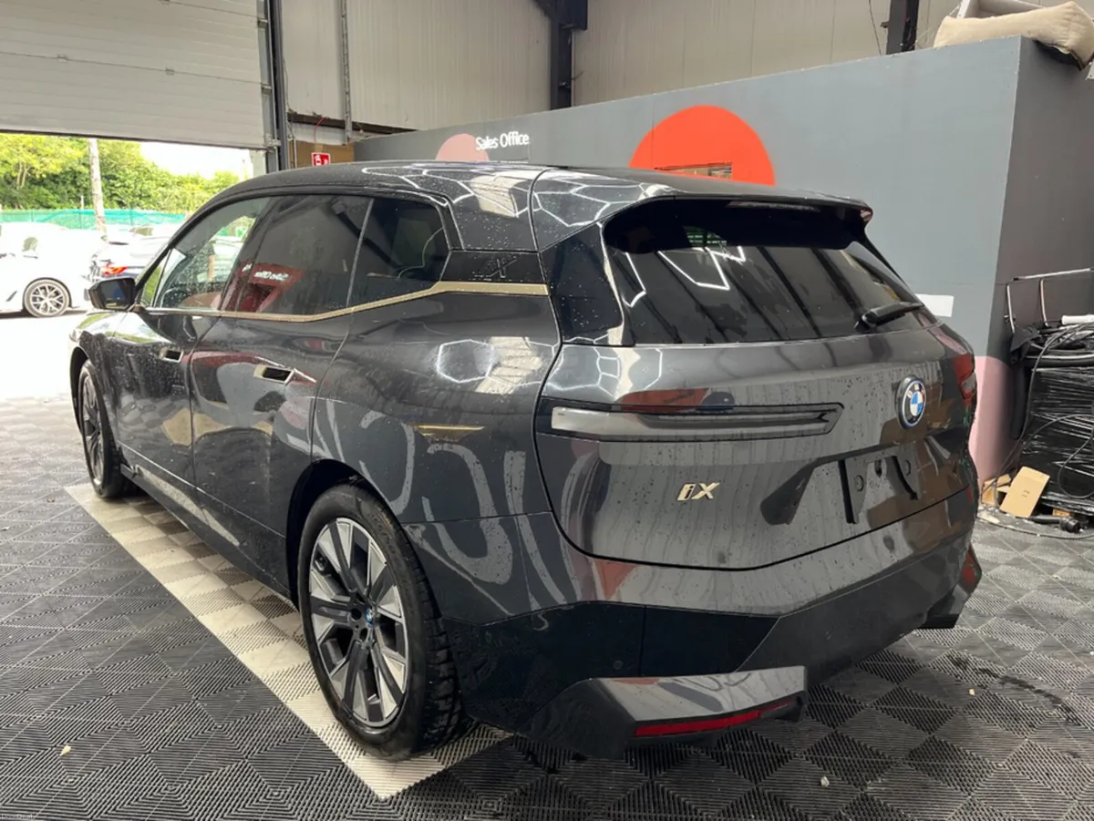 BMW iX 2023 BMW IX XDRIVE40 LAUNCH EDITION AUTOMAT - Image 4
