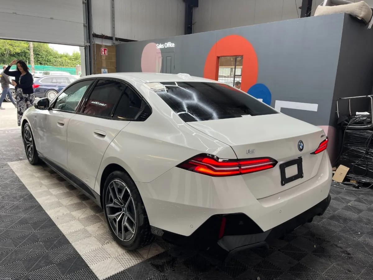 BMW i5 2023 BMW I5 EDRIVE40 M-SPORT AUTOMATIC / CR - Image 3