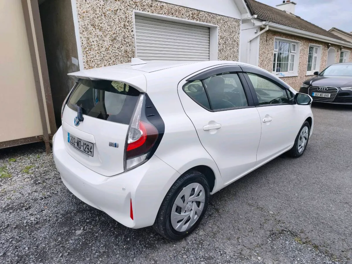 2020 202 Toyota Aqua Hybrid automatic - Image 2