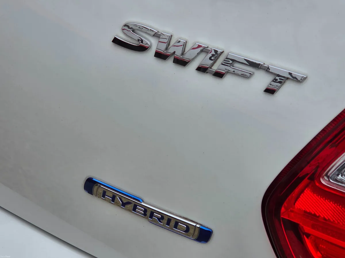 SUZUKI SWIFT HYBRID AUTOMATIC - Image 3