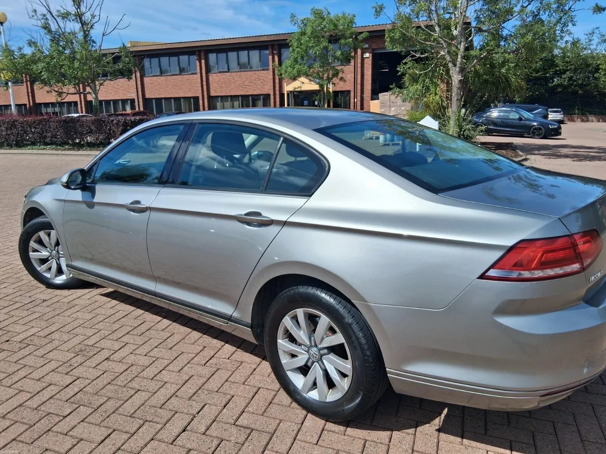 Volkswagen Passat - Image 3