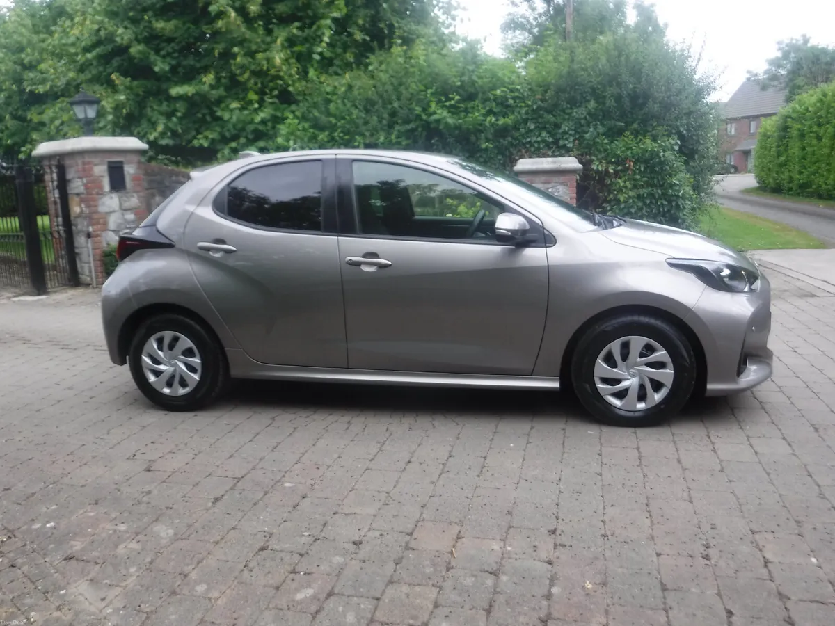 TOYOTA YARIS 1.5 AUTO HYBRID ANDROID+CARPLAY - Image 2